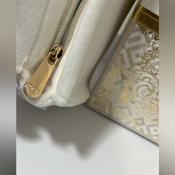 New, unused and AUTHENTIC Holiday edition Dior gift Set - Picture 6 of 9